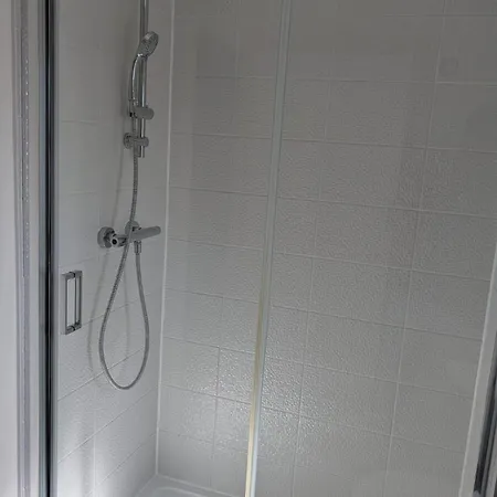 Apartment Modern 3-bed House Leeds, Sleeps 7, Parking, Wi-fi Leeds (West Yorkshire)
