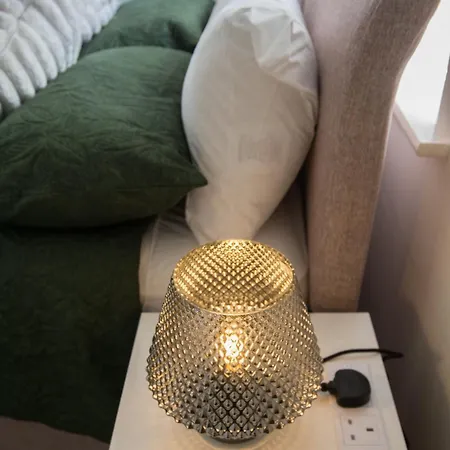 Modern 3-bed House Leeds, Sleeps 7, Parking, Wi-fi Leeds (West Yorkshire)