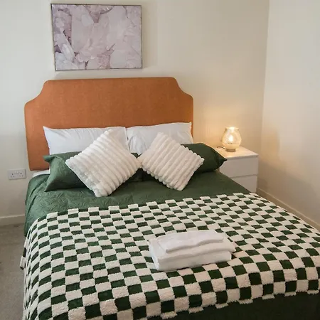 Apartment Modern 3-bed House Leeds, Sleeps 7, Parking, Wi-fi Leeds (West Yorkshire)