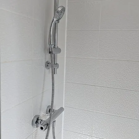 Modern 3-bed House Leeds, Sleeps 7, Parking, Wi-fi Apartment