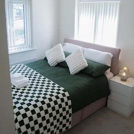 Modern 3-bed House Leeds, Sleeps 7, Parking, Wi-fi Apartment Leeds (West Yorkshire)