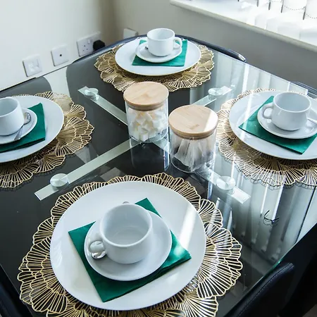 Apartment Modern 3-bed House Leeds, Sleeps 7, Parking, Wi-fi Leeds (West Yorkshire)